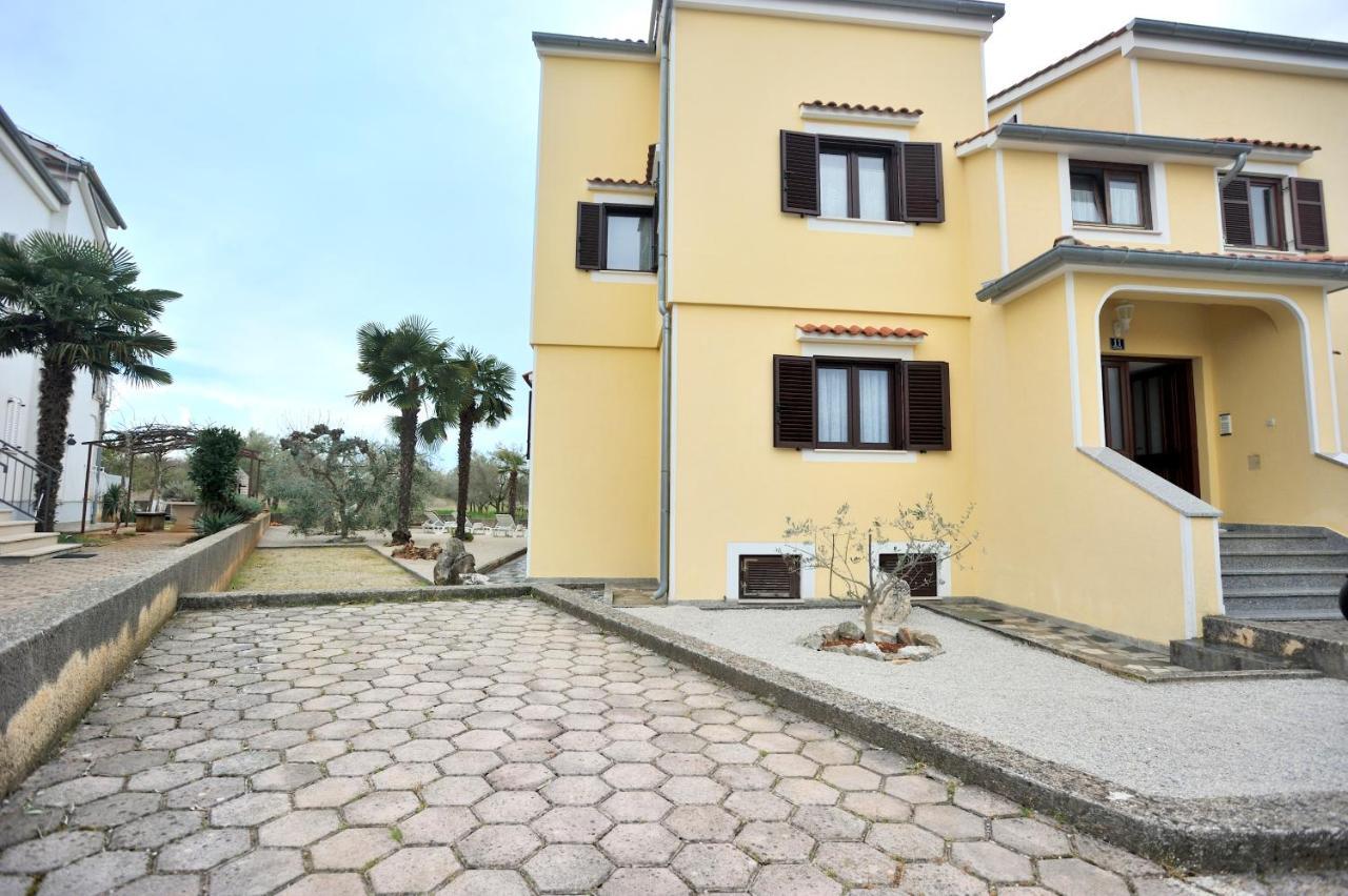 Apartment Vinja Porec - Privat Garden - Whirlpool Exterior foto
