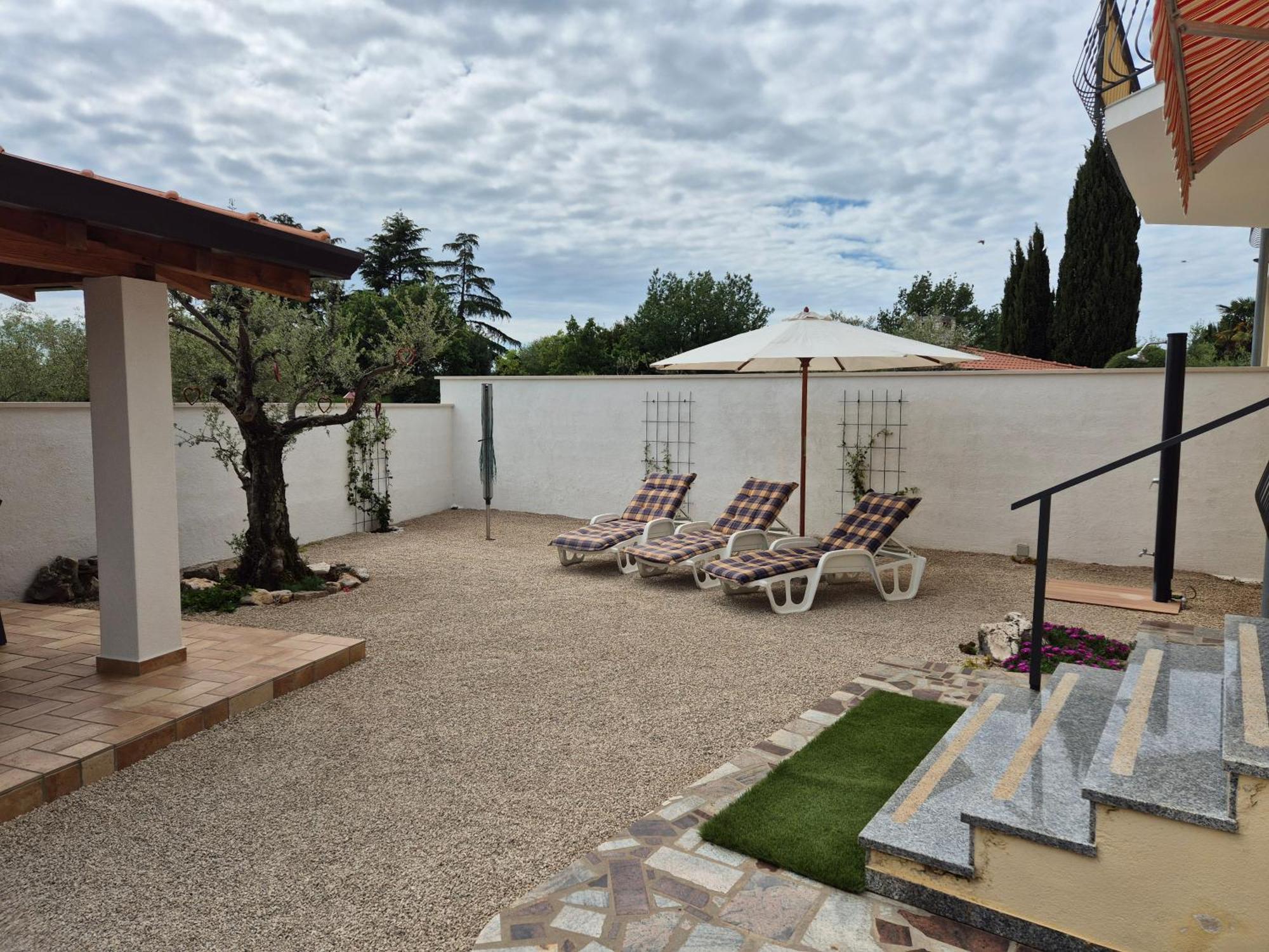 Apartment Vinja Porec - Privat Garden - Whirlpool Exterior foto