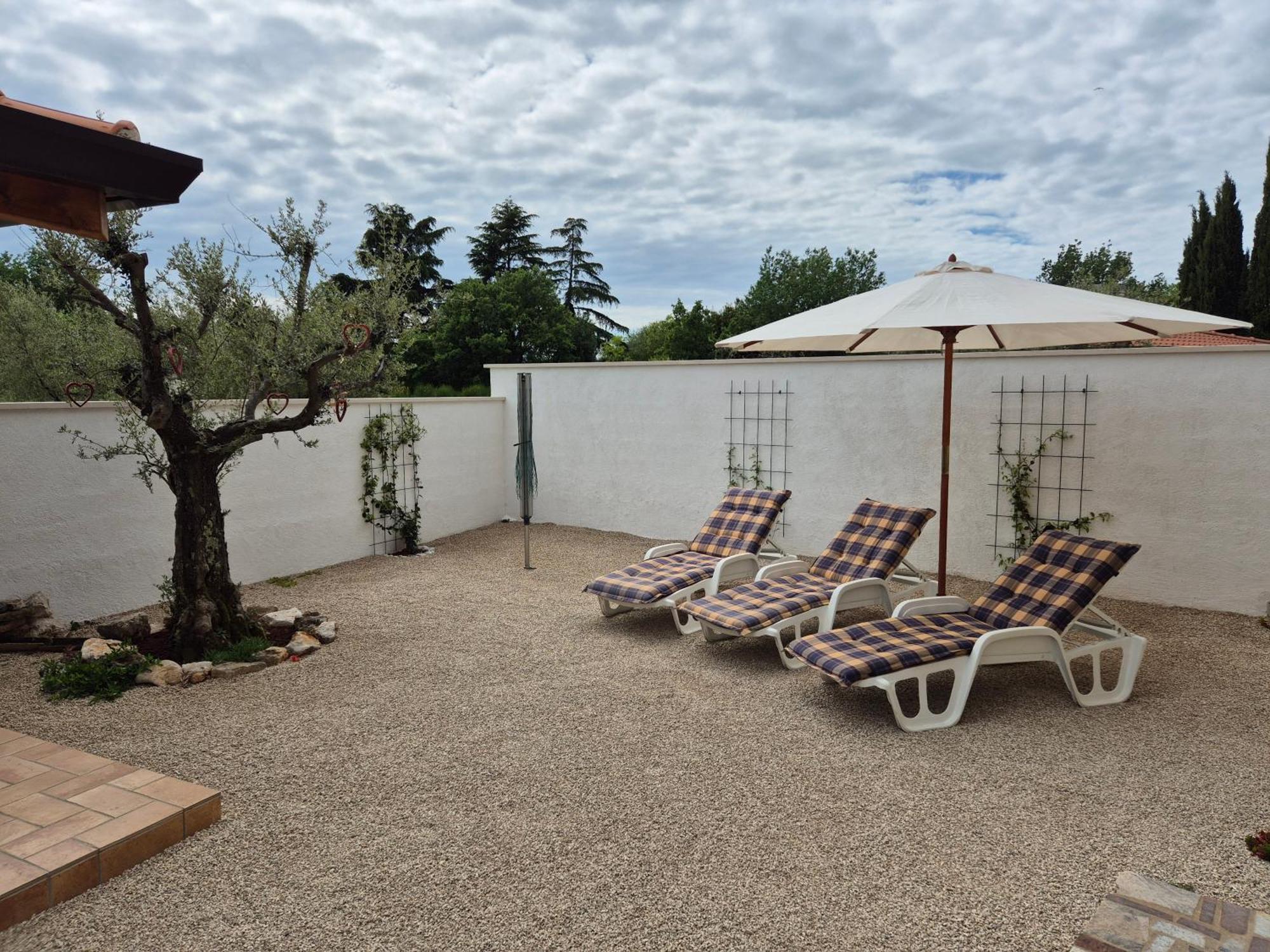 Apartment Vinja Porec - Privat Garden - Whirlpool Exterior foto