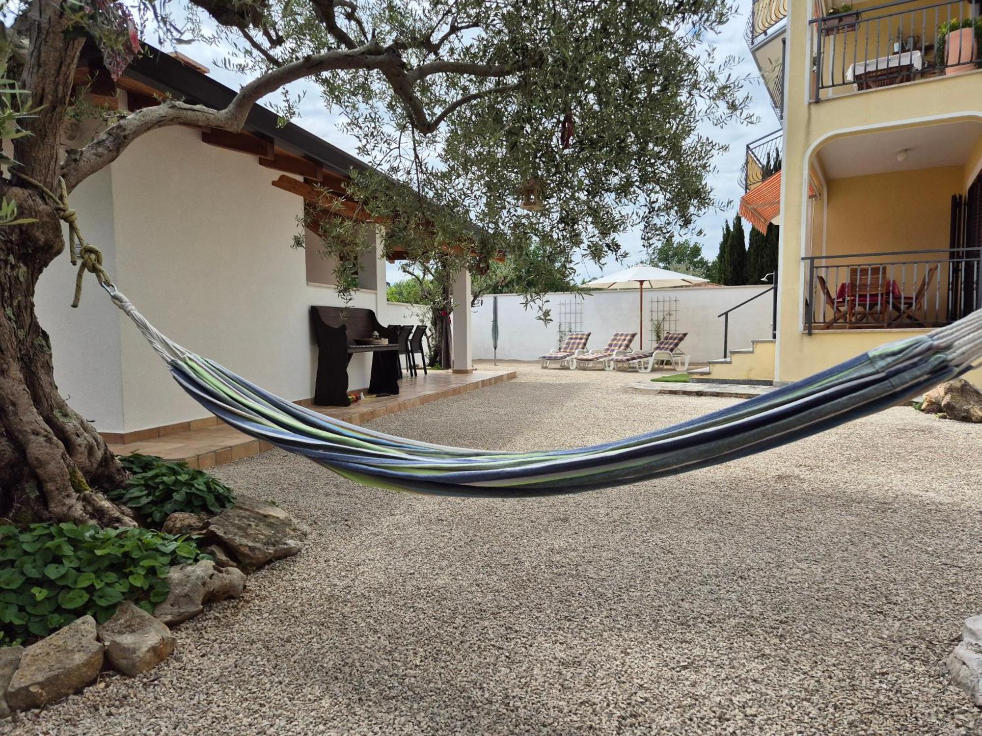 Apartment Vinja Porec - Privat Garden - Whirlpool Exterior foto